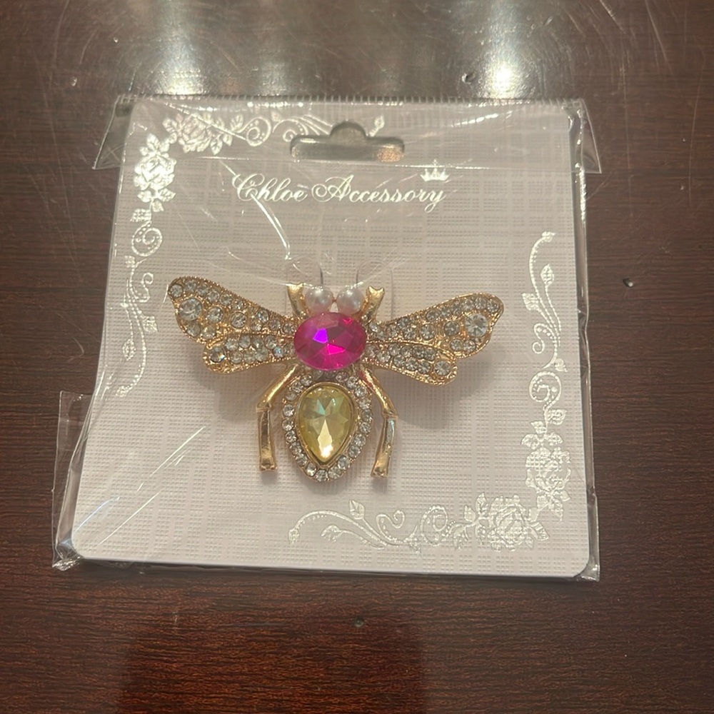 Chloe accessory Elegant gold tone Bee Brooch with pink yellow stones faux pearls